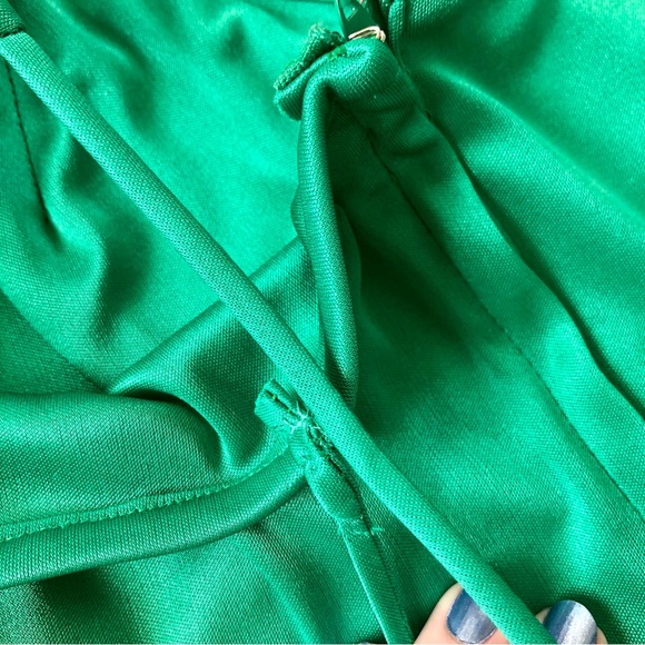 Vintage 70s House of Bianchi Kelly Green Surplice Bust Gown w/ Capelet Shawl - Picture 11 of 16
